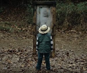 好き嫌いの分かれる風変わりな雰囲気系ホラー映画『トビラ 魔の入り口』のネタバレあり感想